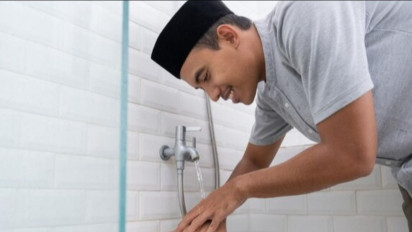 Memangnya Boleh Wudhu Tanpa Pakaian? Habib Novel Alaydrus Tegas Bilang Kalau Hukumnya dalam Islam itu..