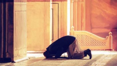 Memang Boleh Sujud Lama Saat Shalat Karena Berdoa? Ternyata Kata Buya Yahya Ada Aturannya