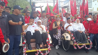 Diusung 18 Parpol, Eri-Armuji Naik Becak Menuju KPU Surabaya