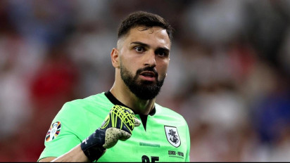 Tak Cuma Federico Chiesa, Liverpool Resmi Gaet Kiper asal Georgia Giorgi Mamardashvili