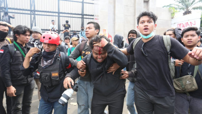 Polisi Masih Gunakan Gas Air Mata untuk Tangani Demonstran, Kompolnas Surati Kapolri Jenderal Listyo Sigit Prabowo: Evaluasi!