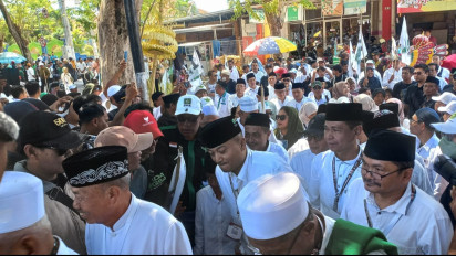 Salat Zuhur Berjamaah, Pasangan Ali-Ali Paslon Kedua Daftar ke KPU Banyuwangi Diiringi Selawat Badar