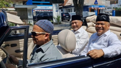 Naik Mobil Klasik VW, Ahmad Syaikhu-Ilham Habibie Daftar ke KPU Jabar Diiringi Ratusan Pendukung