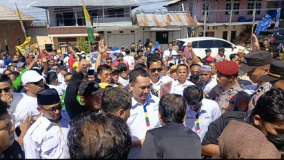 KPU Majene Dibanjiri Ribuan Simpatisan Dua Bapaslon yang Mendaftar