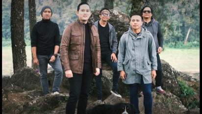 Lihai Berpolitik dan Bermusik, Rizky Irmansyah Sekpri Prabowo Produseri Lagu ‘Jika Memang Sudah Waktunya’ bersama Musisi The Rain