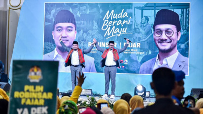 Daftar di Pilkada 2024 Kota Cilegon, Pasangan Robinsar - Fajar Diarak Massa