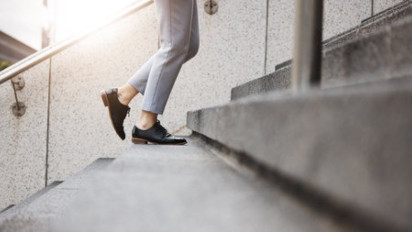 Perdebatan Pakai Celana Melebihi Mata Kaki Saat Shalat Katanya Tidak Sah dan Masuk Neraka, Buya Yahya Tegaskan Sebenarnya dalam Islam...