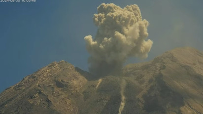 Kembali Erupsi, Gunung Semeru Semburkan Abu Vulkanik Tebal Setinggi 900 Meter