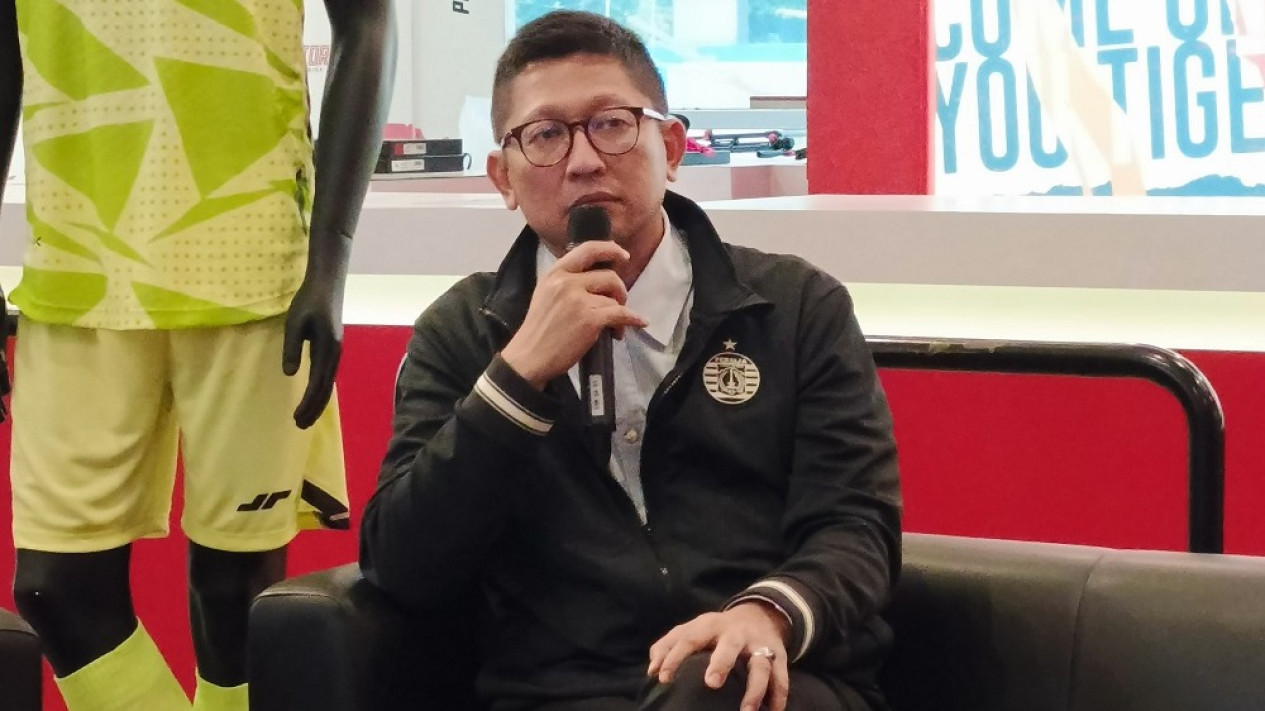 Rumput JIS Dikritik Keras, Presiden Persija Jakarta Mohamad Prapanca Buka Suara
            - galeri foto