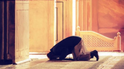 Sudah Mau Maghrib Lekas ke Masjid dan Berdoa, Ustaz Adi Hidayat: Ada Waktu Mustajab yang Sekejap