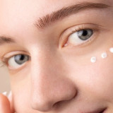 Atasi Kerutan dan Penuaan Dini Sekitar Mata, Rekomendasi Eye Cream Lokal Terbaik Bisa jadi Pilihan!