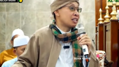 Telanjang Tidak Pakai Baju saat Hubungan Suami Istri, Memangnya Boleh? Buya Yahya Tegaskan Hukumnya Itu...