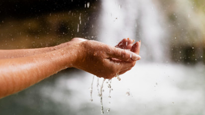 Apa Hukum Ambil Wudhu dalam Keadaan Tanpa Busana? Apakah Sah Atau Tidak? Ini Penjelaan Habib Novel