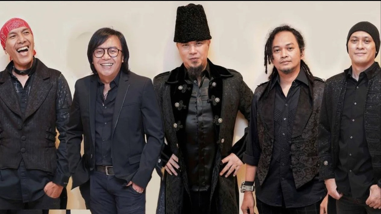 Lirik Lagu Dewa 19 - Kirana, Salah Satu Lagu Magis Ciptaan Erwin Prasetya
            - galeri foto
