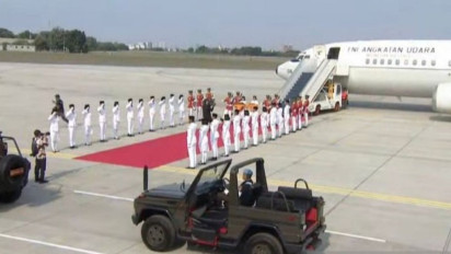 Dikirab dari IKN, Duplikat Bendara Pusaka dan Naskah Teks Proklamasi Tiba di Jakarta