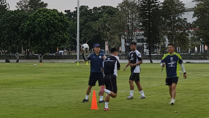 Momen Kocak Shin Tae-yong 'Gebok' Bola ke Witan Sulaeman dan Ricky Kambuaya Gara-Gara Salah Lakukan Gerakan Latihan Jelang Timnas Indonesia Vs Arab Saudi