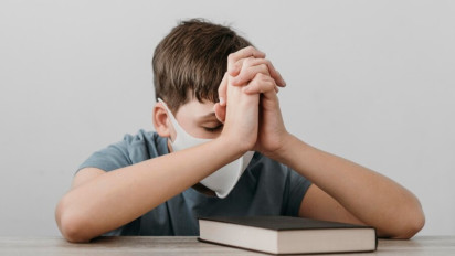 Renungan dan Doa Malam Kristen untuk Menguatkan Iman di Tengah Godaan Duniawi