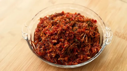 Pedas dan Nikmat! Resep Sambal Teri Kecombrang ala Chef Devina Hermawan
