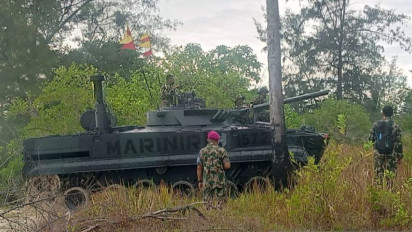 Marinir TNI AL Latihan Pendaratan Amfibi di Belitung