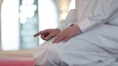 Masih pakai wa barakatu di Salam Akhir Shalat, Apakah Itu Benar? Ustaz Adi Hidayat Tegaskan Hukumnya dalam Islam Tidak Ditemukan pakai...