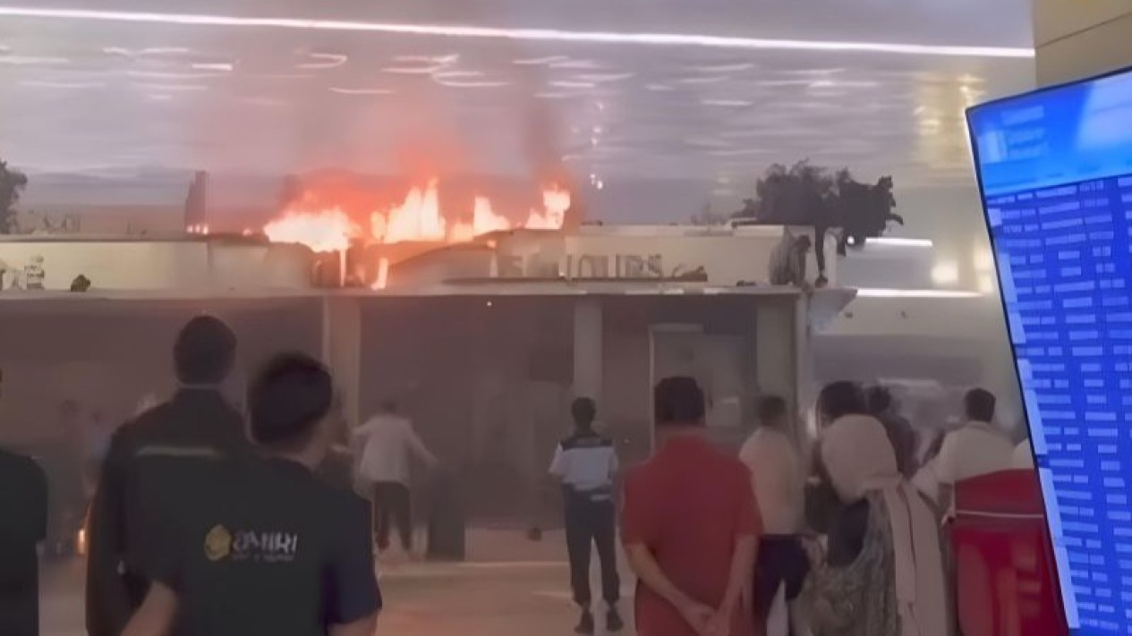 Kebakaran di Terminal 3 Bandara Soetta Ganggu Penerbangan? PT Angkasa Pura II Buka Suara
            - galeri foto