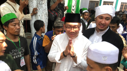 Kunjungi Makam Mbah Priok, Ridwan Kamil Minta Didoakan Habib