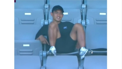 Gaya 'Songong' Pratama Arhan Saat Nonton Laga Timnas Indonesia U-20 Jadi Sorotan, Suami Azizah Dianggap Sangat...