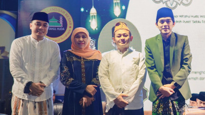 Di Hadapan Ribuan Jamaah Maulid Nabi, Gus Iqdam Sebut Khofifah Teladan Pemimpin yang Tawadhu dan Andhap Ashor