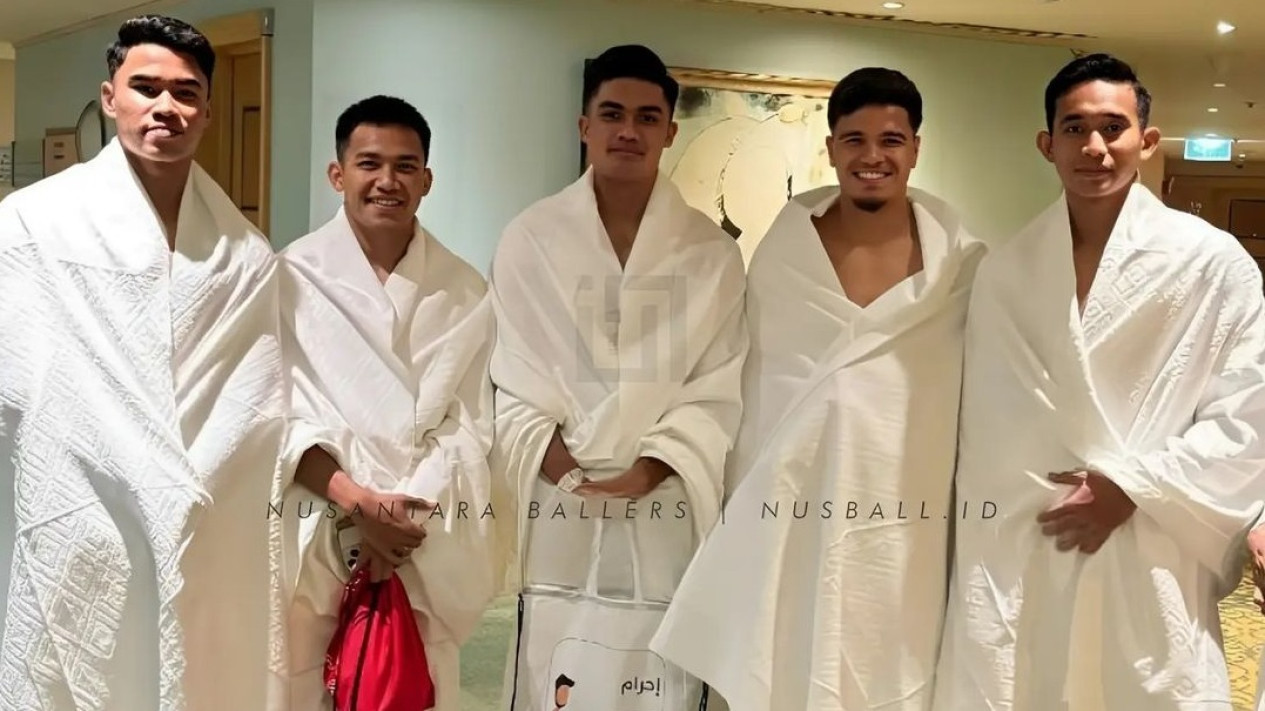 Dari Haji Witan hingga Wak Haji Ragnar, Sejumlah Pemain Timnas Indonesia Umrah Jelang Laga Melawan Arab Saudi
            - galeri foto