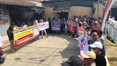 Diduga Korupsi dan Berkinerja Buruk, Ratusan Warga Demo Tuntut Kepala Desa Winong Pati Mundur