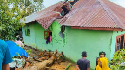 Hujan Bercampur Es Disertai Angin Puting Beliung di Taput Rusak 8 Rumah, 1 Orang Tewas dan 8 Luka Ringan