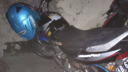 Dua Pemuda di Kota Yogyakarta Tabrak Angkringan Gegara Aksi Freestyle Motor di Jalan