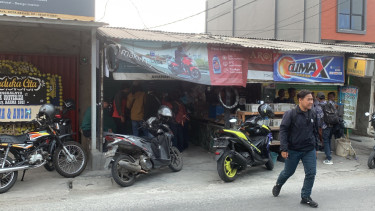 Sosok FNA Terduga Teroris Ditangkap Densus 88 di Bekasi, Montir Bengkel Diamankan Bersama Ayahnya