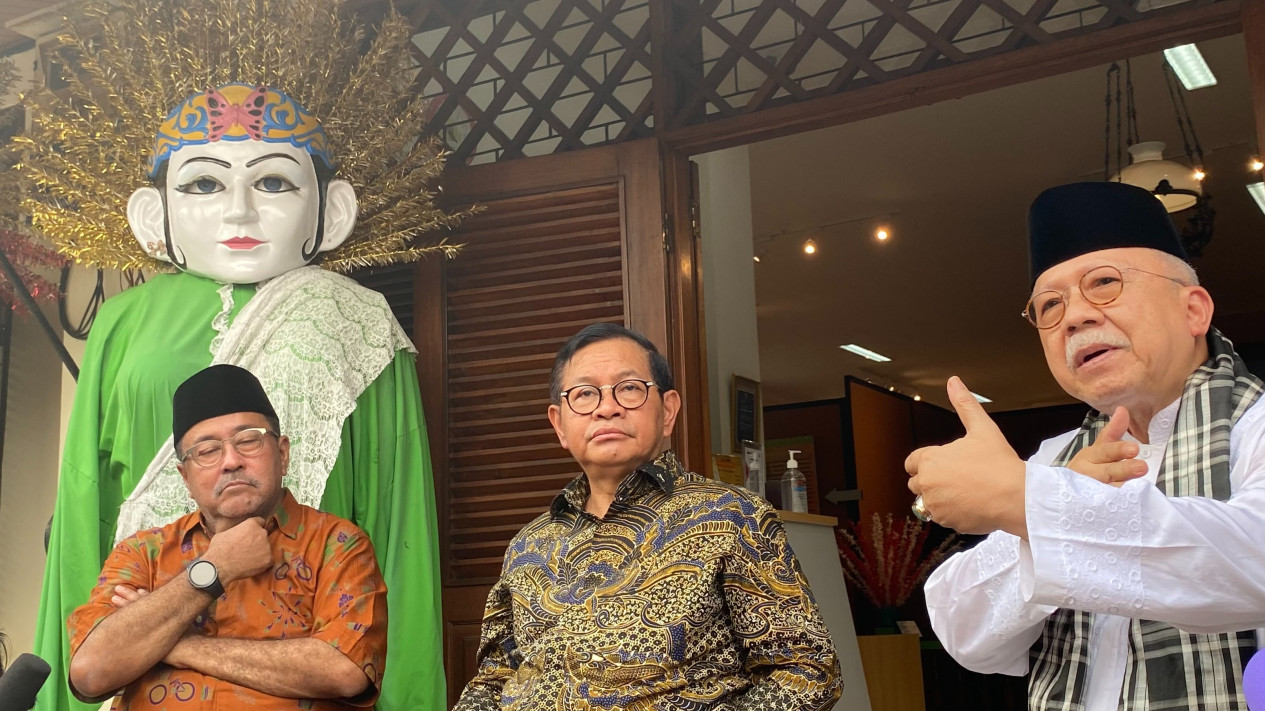 Usai Ditemui Pramono dan Rano Karno, Fauzi Bowo Mengaku Belum Tentu Beri Dukungan
            - galeri foto