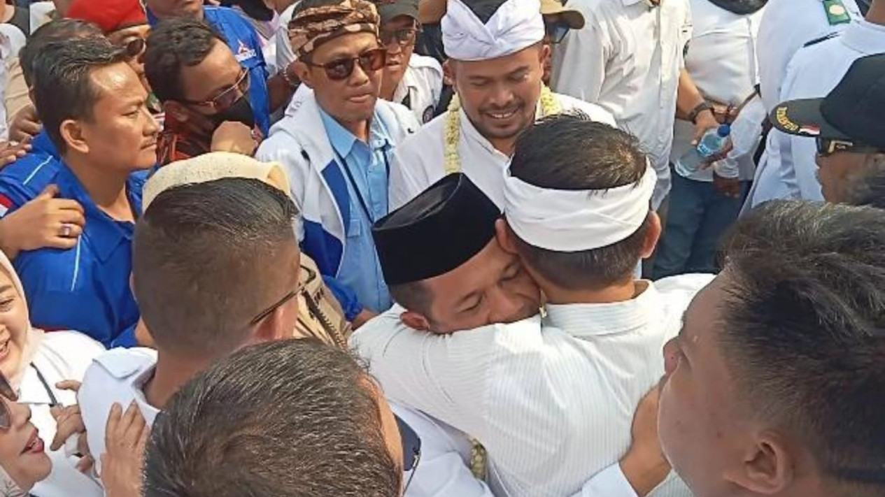 Di Depan Masyarakat Purwakarta, Dedi Mulyadi Sampaikan Pesan Khusus untuk Pasangan Om Zein-Abang Ijo di Pilkada 2024
            - galeri foto