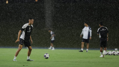 Kagetnya Shin Tae-yong Melihat Arab Saudi Dilanda Hujan Deras Saat Timnas Indonesia Latihan, Tanda-Tanda Garuda Bakal Raih Kemenangan?