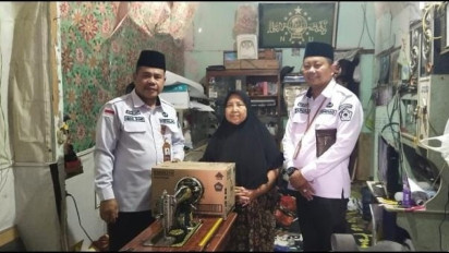 Sebuah Mesin Jahit dari Kemenag untuk Seorang Janda