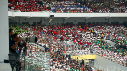 Kekhidmatan Spritual Tak Terhindarkan Saat Jemaat Katolik Indonesia Ikuti Misa Akbar Paus Fransiskus di SUGBK