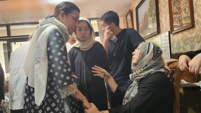 Tangis Sri Mulyani Pecah saat Sampaikan Wasiat Ekonom Faisal Basri: Pandangan soal Indonesia Beliau Sangat Tulus