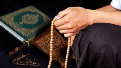 Jumat Pertama di Bulan Rabiul Awal, Ini Bacaan Shalawat yang Kata Syekh Ali Jaber Harus Diamalkan: Baca Sebelum Maghrib