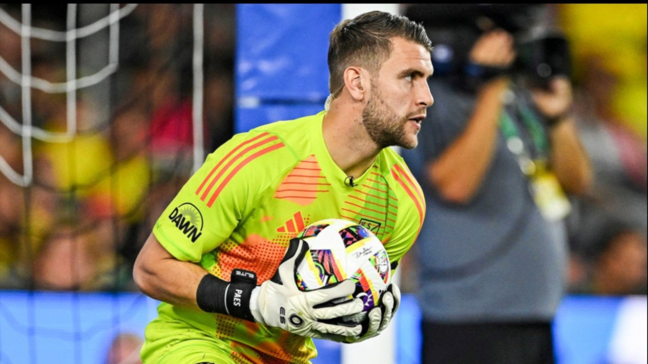 FC Dallas Kegirangan Lihat Debut Maarten Paes di Timnas Indonesia, Sampai Disamakan dengan Pemain Legendaris Barcelona ini
            - galeri foto