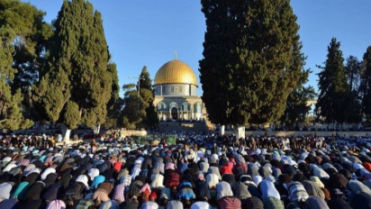 Jangan Sampai Salah Lagi! Ini Cara Makmum Baca Al Fatihah saat Shalat Jamaah yang Dibagikan Ustaz Khalid Basalamah