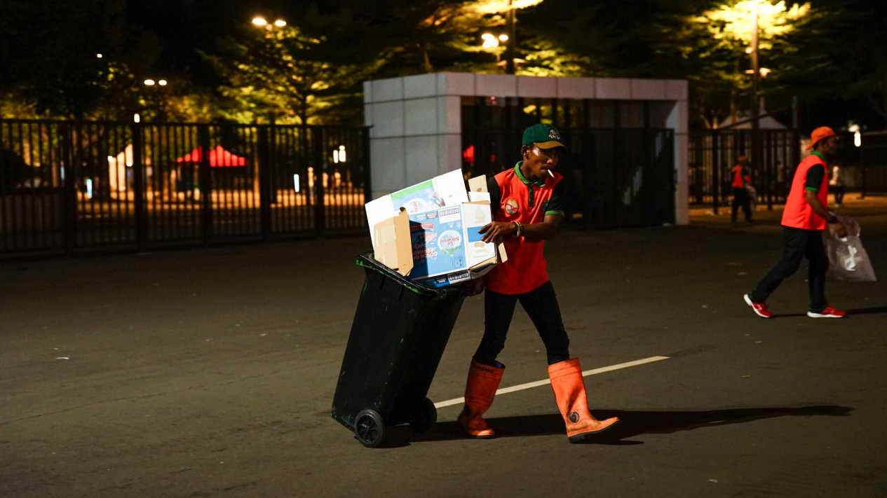 Dinas Lingkungan Hidup Turunkan Ratusan Petugas Kebersihan di Misa Kudus Paus Fransiskus, Total Sampah 19 Ton
            - galeri foto