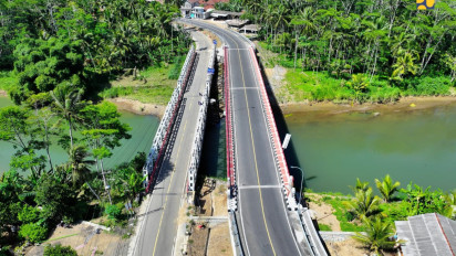 Presiden Resmikan Tiga Infrastruktur Konektivitas di Jawa Timur, Tingkatkan Mobilitas Orang dan Barang