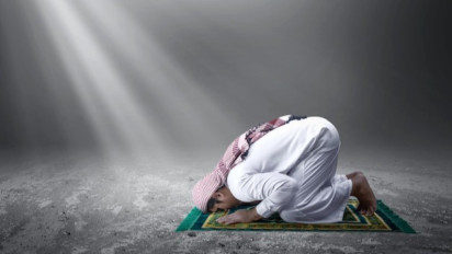 Jangan Heran saat Merintis Karir Ditambah Shalat Tahajud Bakal Tambah Maju, Kata Ustaz Adi Hidayat Waktu Terbaik Dilakukan Bukan Dini Hari tapi...