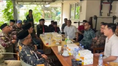 Ramai-ramai GP Ansor Datangi Kediaman Ketum Garda Bangsa: Kok Diam Aja?