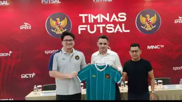 Sekretaris Jenderal FFI, Michael Sianipar dan Pelatih Anyar Futsal Timnas Indonesia, Hector Souto