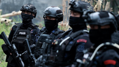 Densus 88 Ringkus Dua Terduga Teroris Jaringan JAD di Bima NTB, Barang Buktinya...