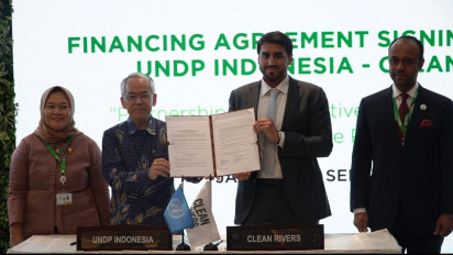 Lembaga Nirlaba Berbasis di UEA, Clean Rivers, Bermitra Dengan UNDP Untuk Hilangkan Limbah Plastik dari Sungai di Indonesia