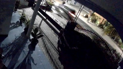 Terekam CCTV, Mobil Berkecepatan Tinggi Tabrak Pejalan Kaki dan Melarikan Diri di Ponorogo